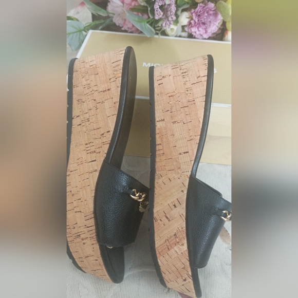 Authentic Michael Kors Elsa Platforms for women - Picture 4 of 11